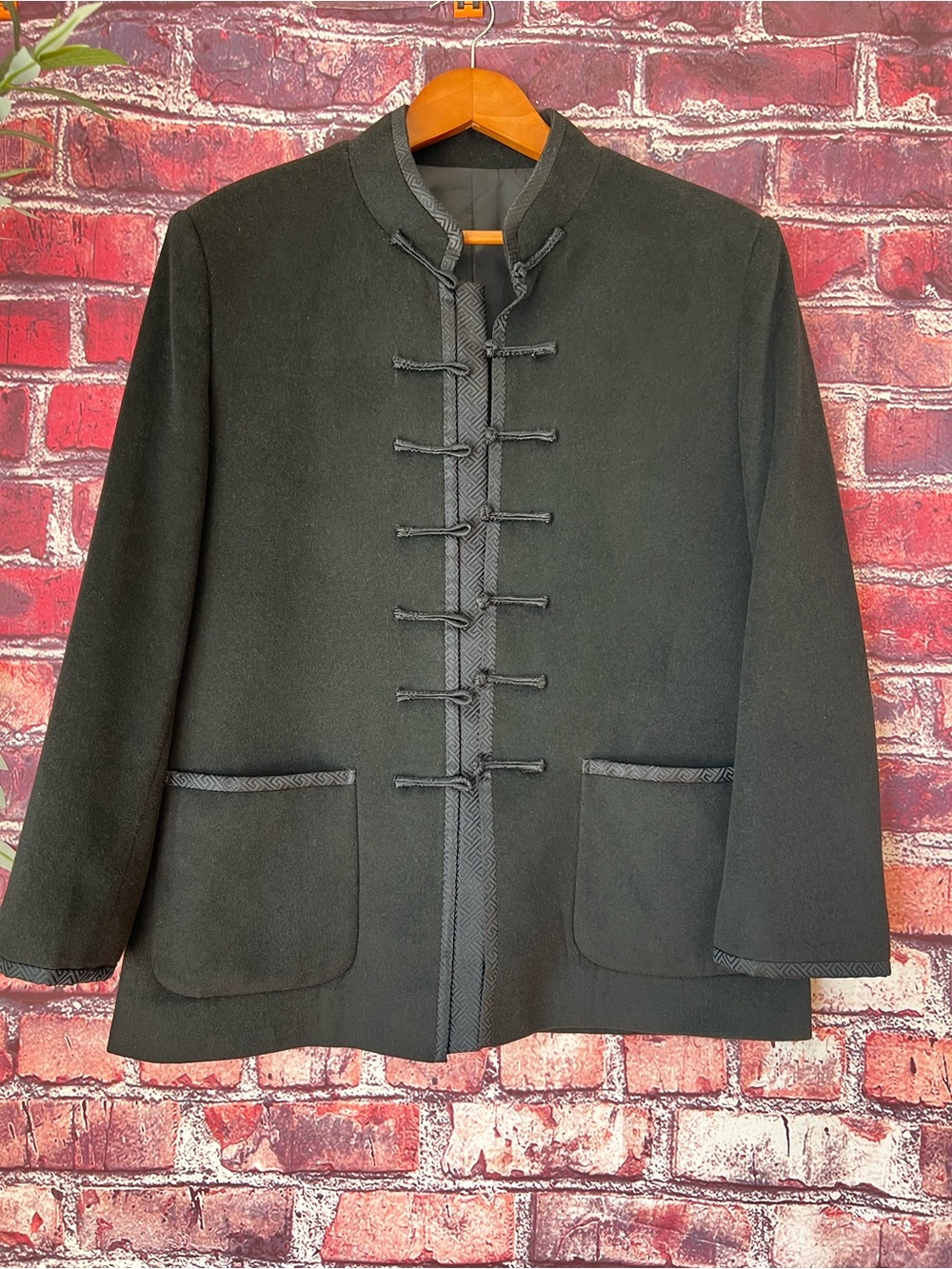 Traditional Chinese Tangzhuang (Tang Suit) Jacket - Heavyweight - Picture 2 of 8